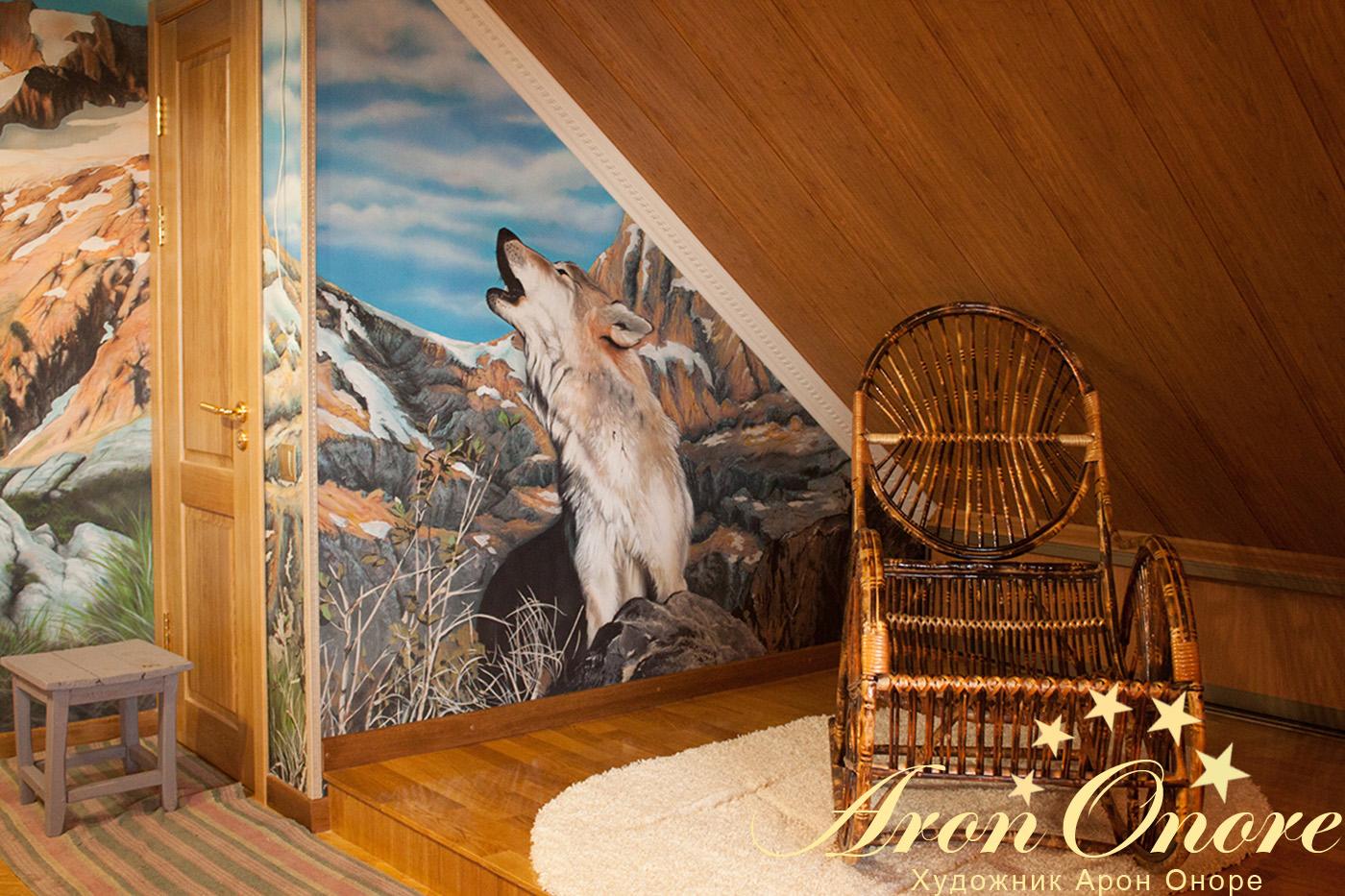 Рисунок на стене в комнате – серый волк