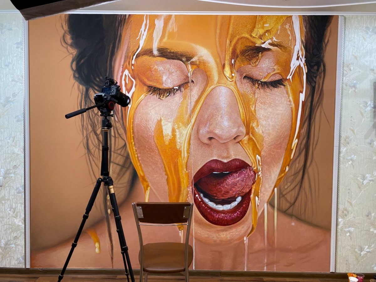 Как сделать роспись на стене Девушка в меду