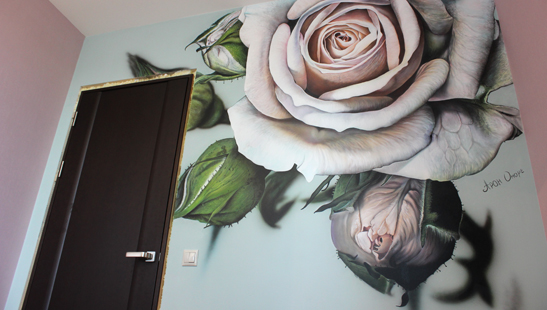 Роспись стен в спальне для девушки Роза