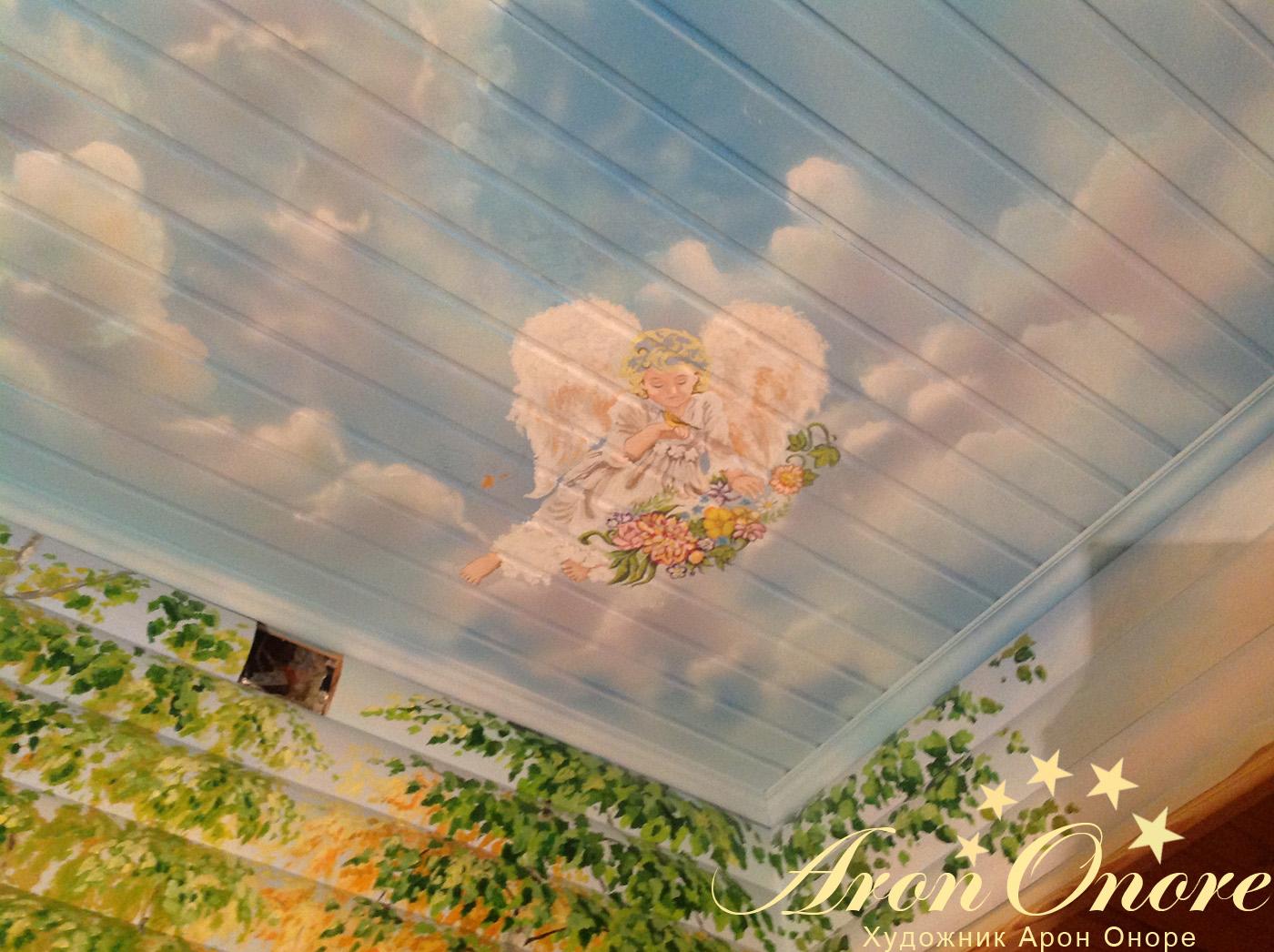 Рисунок на потолке: ангел на небе