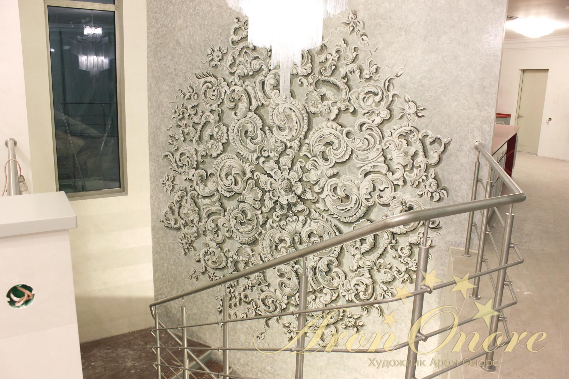 Роспись в интерьере на лестнице «Барочный орнамент»