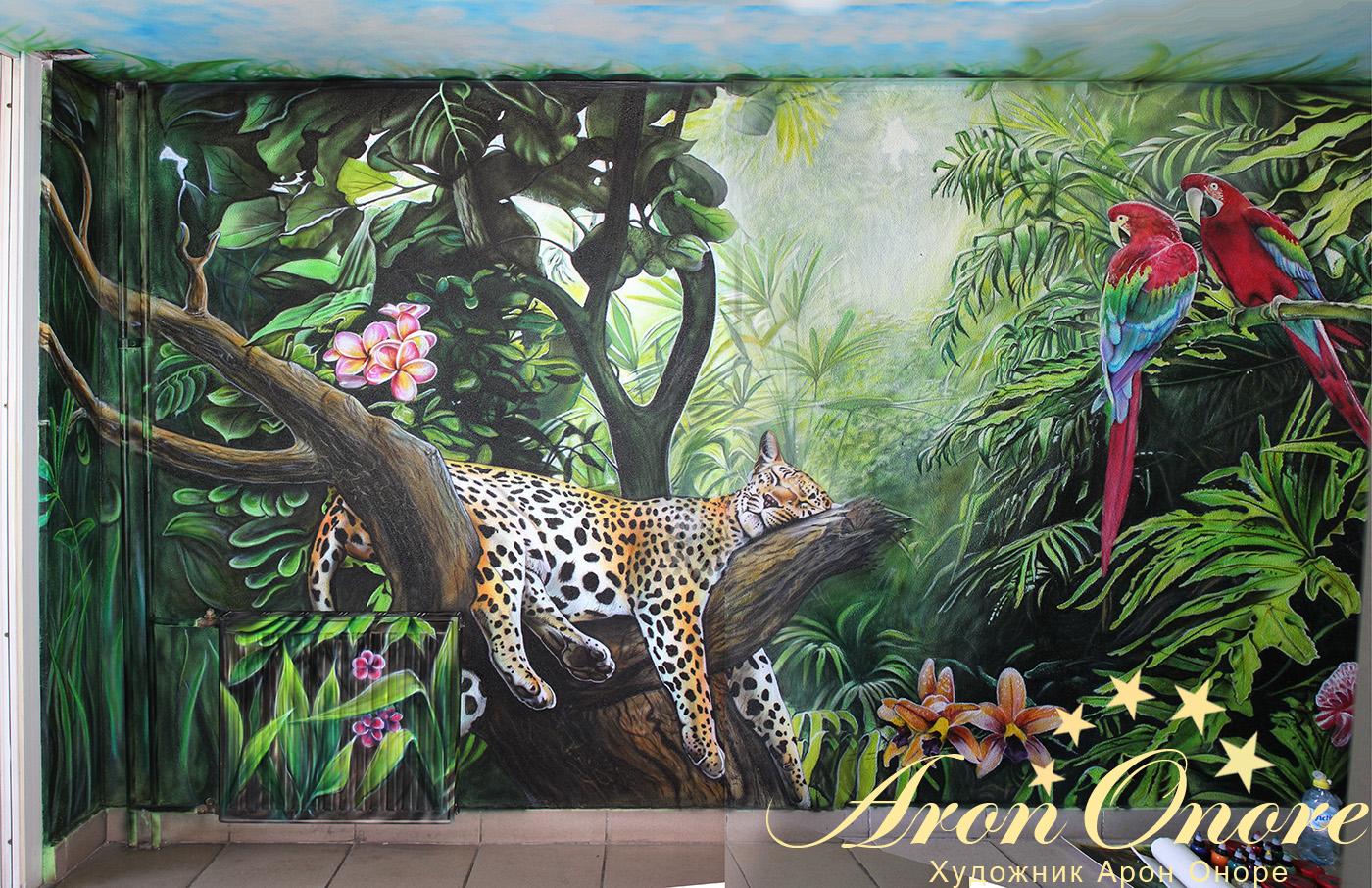 Готовый рисунок на стене в московском подъезде не тему – Джунгли (природа)