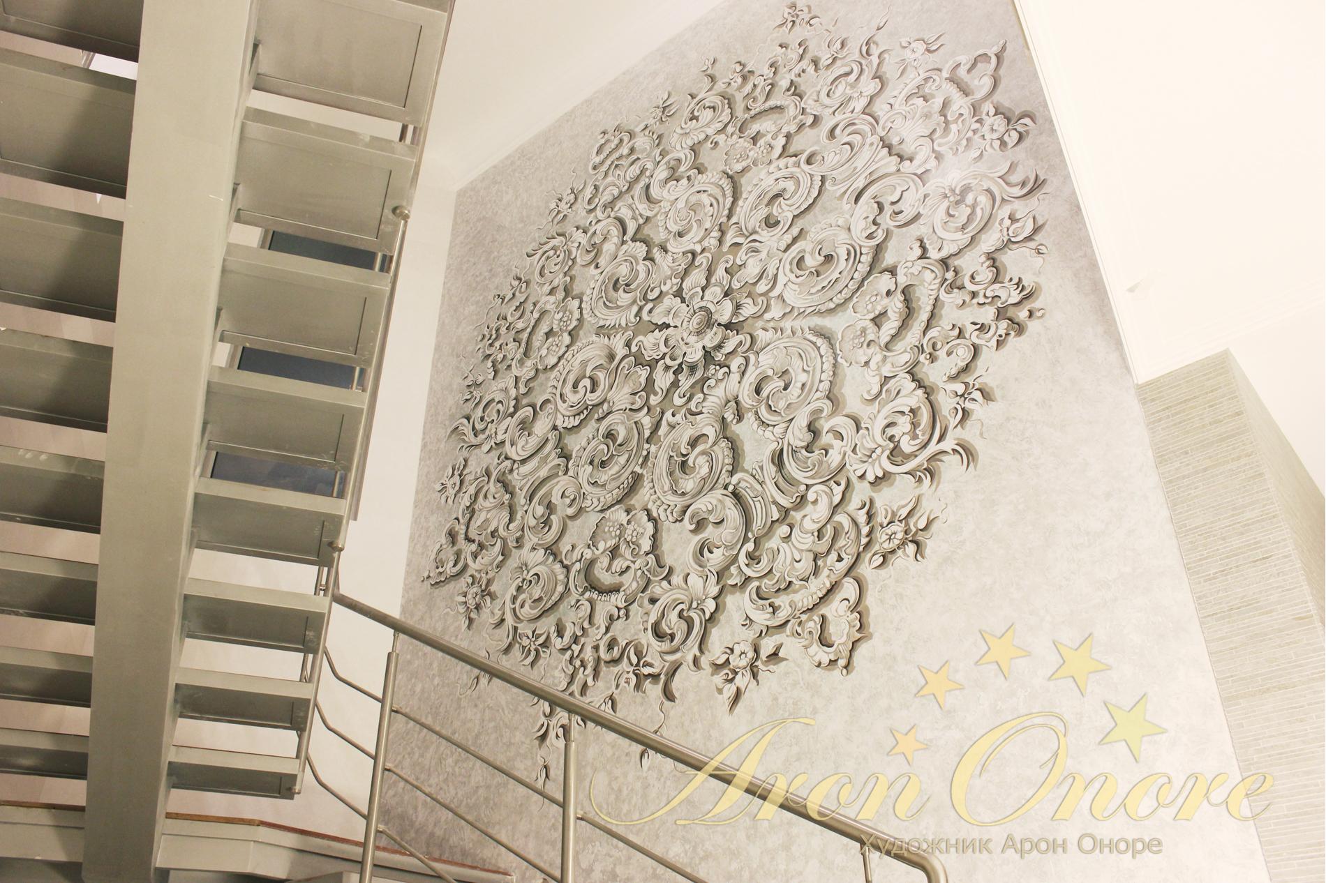Роспись в интерьере на лестнице «Барочный орнамент» 1