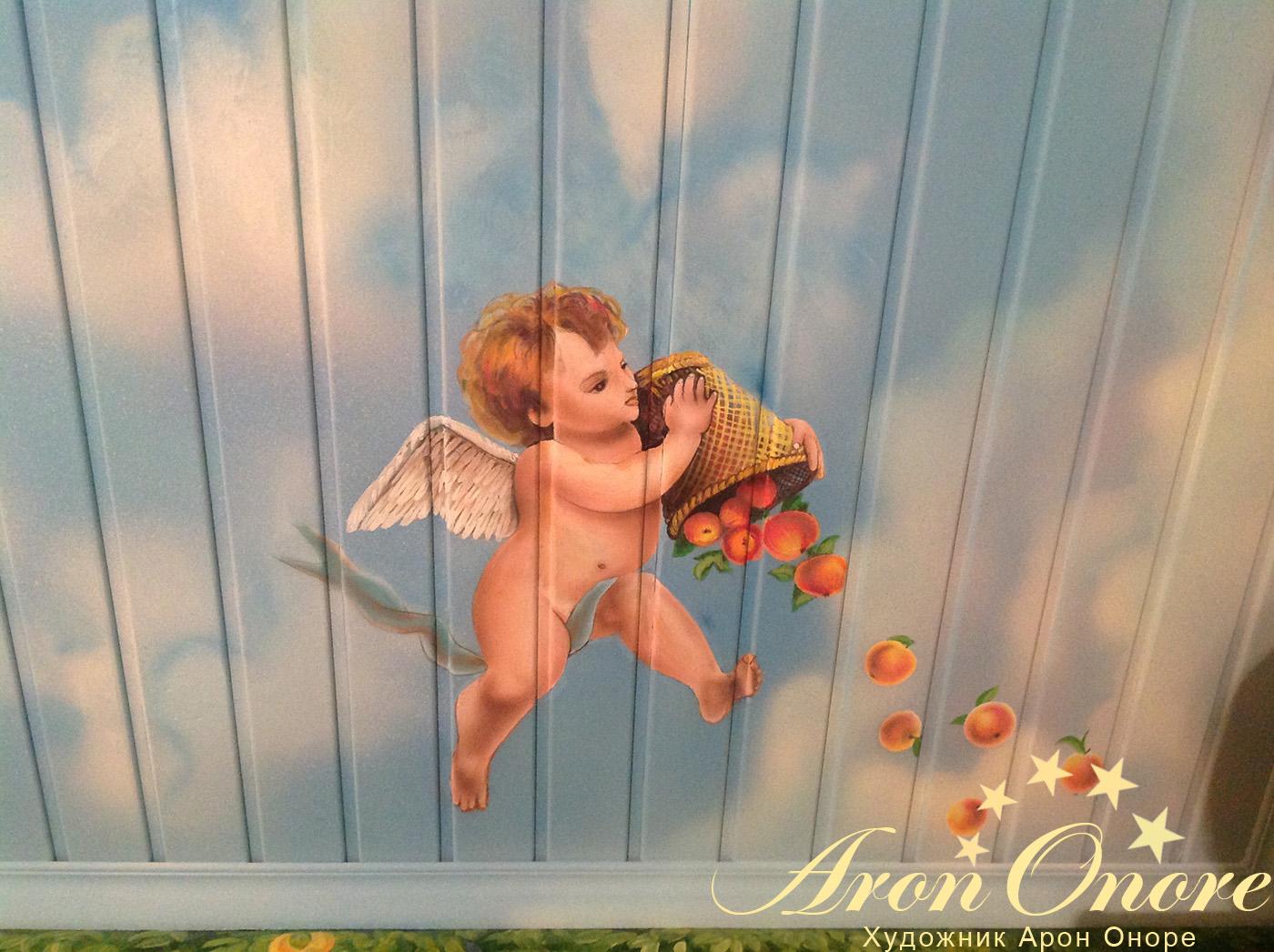 Картинка на стене – ангел высыпает яблоки