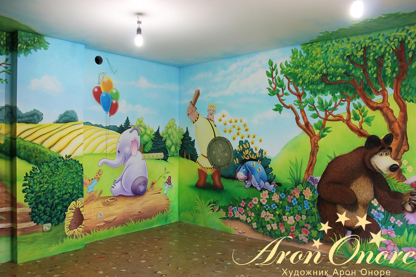Сказочный рисунок на стене медведь вместе с карлсоном на фоне сказочного леса